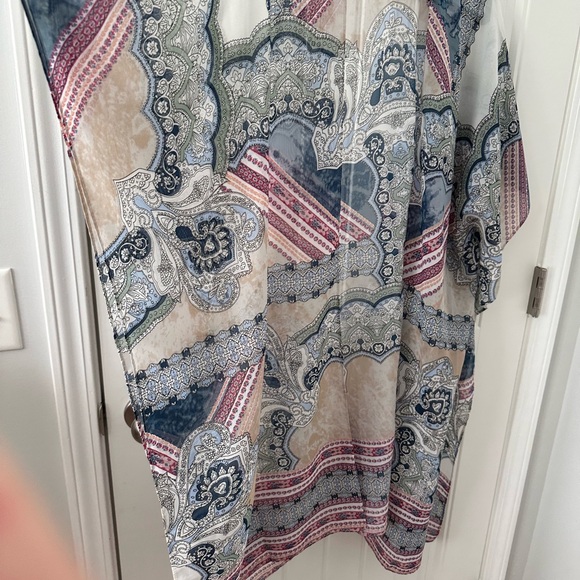 Multi colored Ruana/kimono top. - Picture 2 of 3